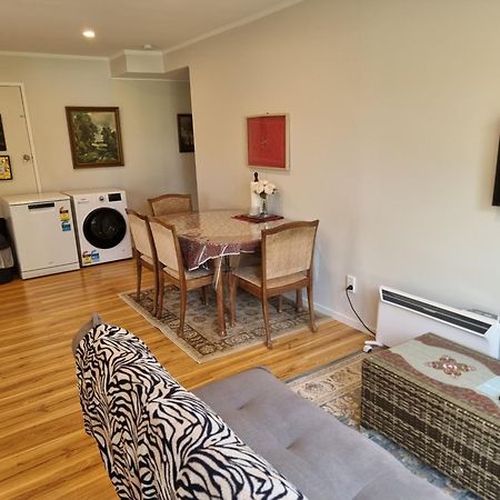 Entire Ground Floor With Full-Privacy And Family-Friendly Popular To Ferry Catchers Уелингтън Екстериор снимка