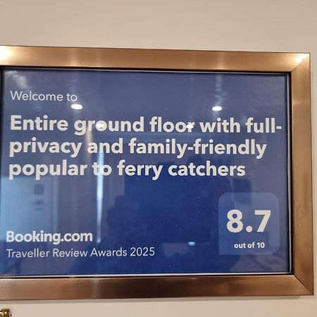 Entire Ground Floor With Full-Privacy And Family-Friendly Popular To Ferry Catchers Уелингтън Екстериор снимка
