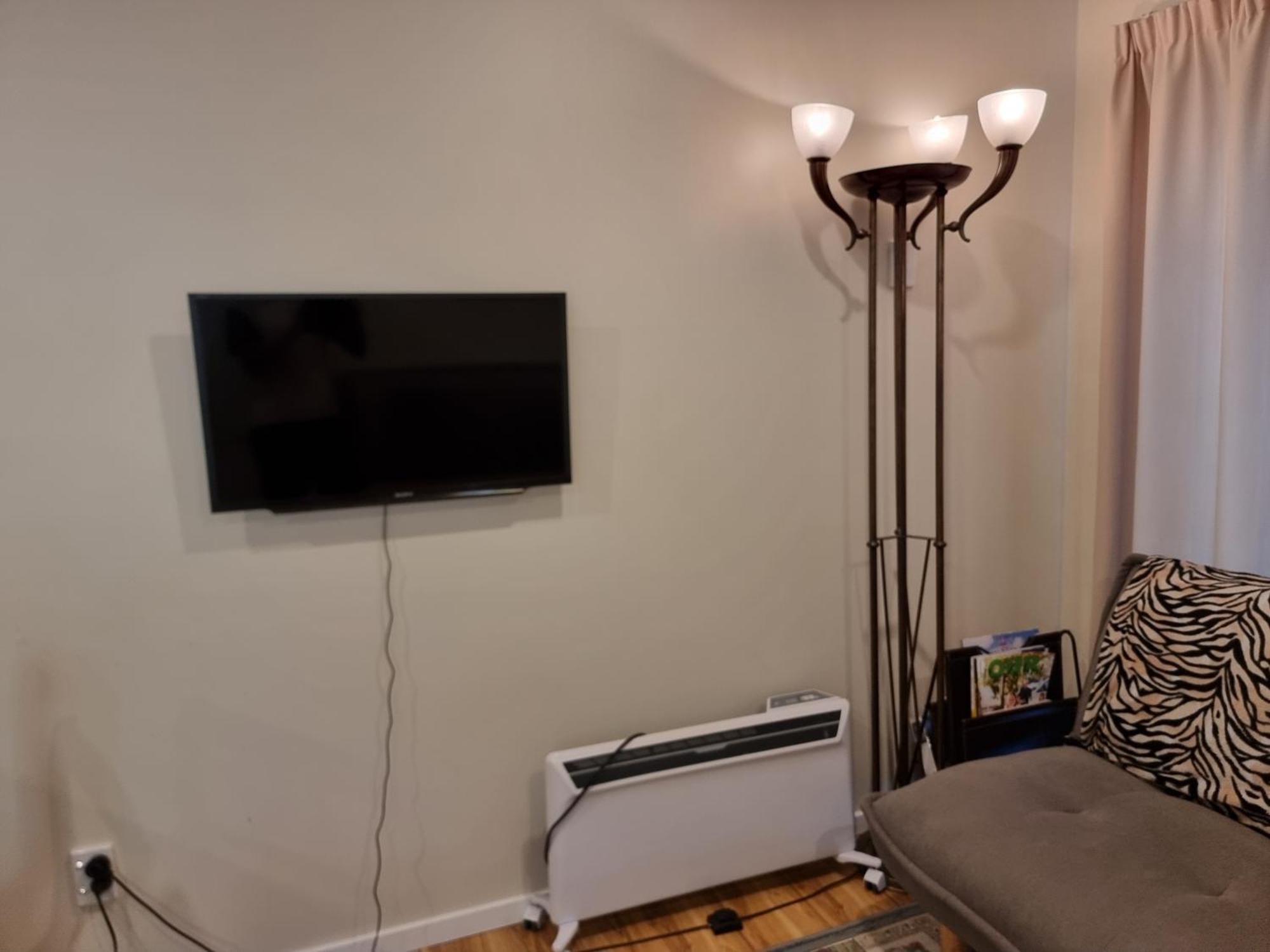 Entire Ground Floor With Full-Privacy And Family-Friendly Popular To Ferry Catchers Уелингтън Екстериор снимка