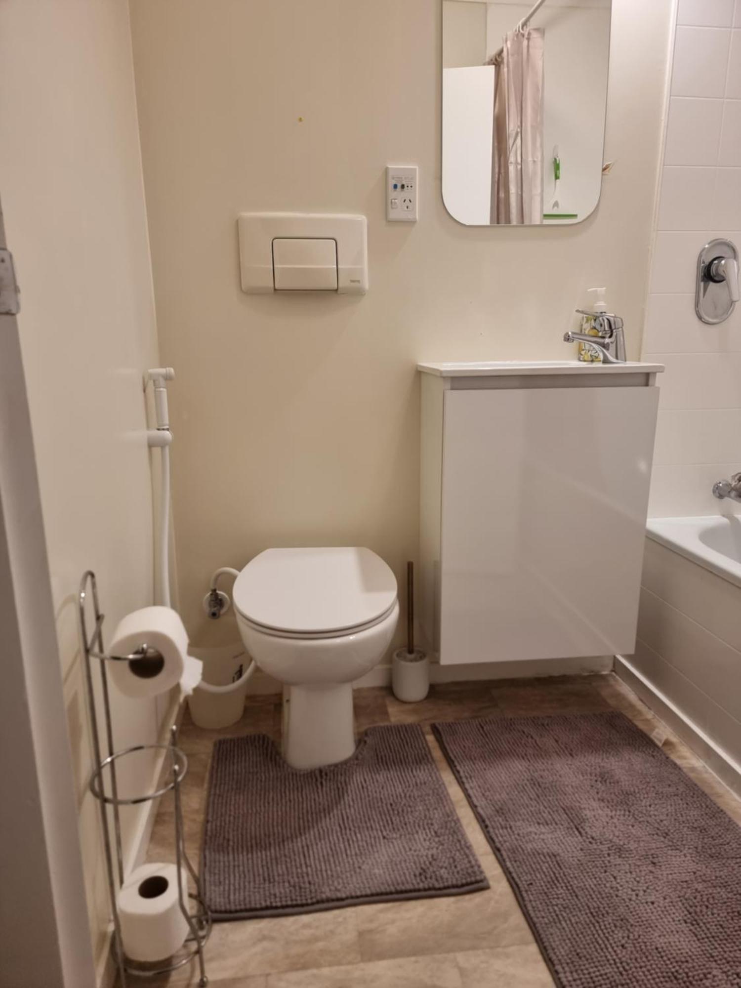 Entire Ground Floor With Full-Privacy And Family-Friendly Popular To Ferry Catchers Уелингтън Екстериор снимка