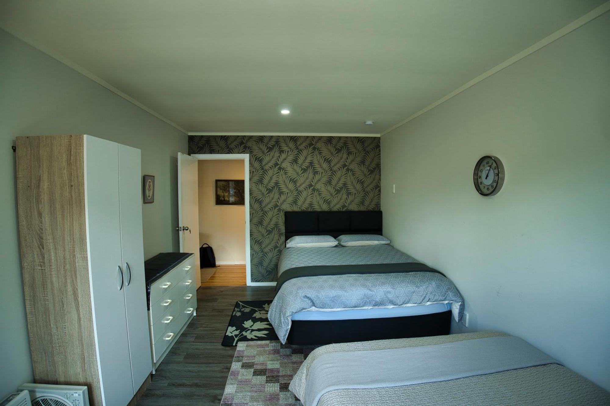 Entire Ground Floor With Full-Privacy And Family-Friendly Popular To Ferry Catchers Уелингтън Екстериор снимка