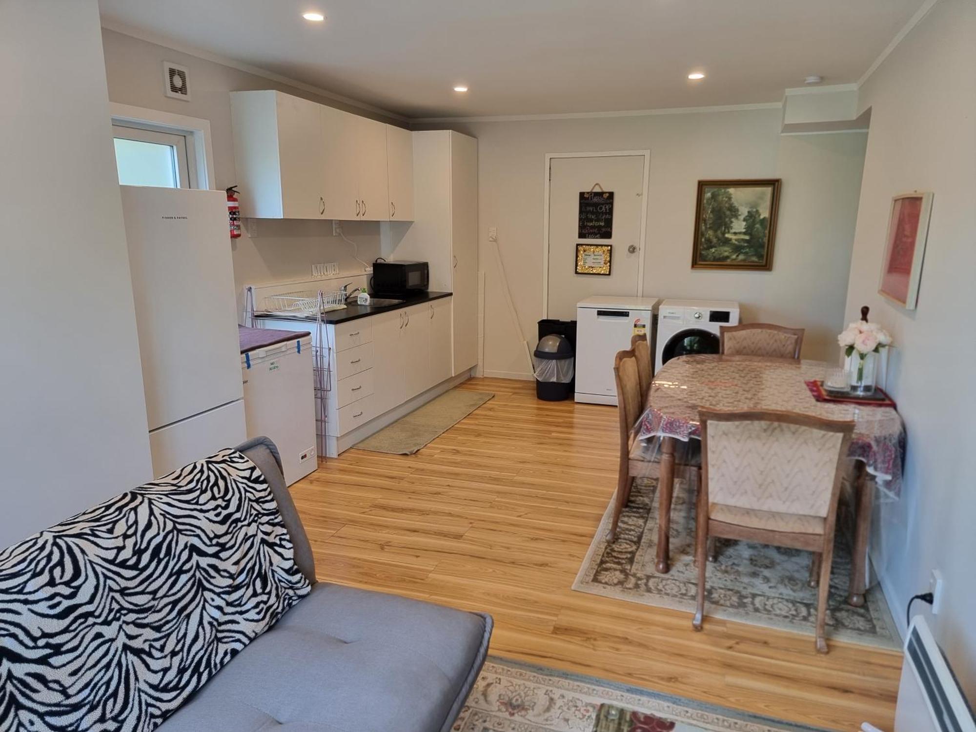 Entire Ground Floor With Full-Privacy And Family-Friendly Popular To Ferry Catchers Уелингтън Екстериор снимка