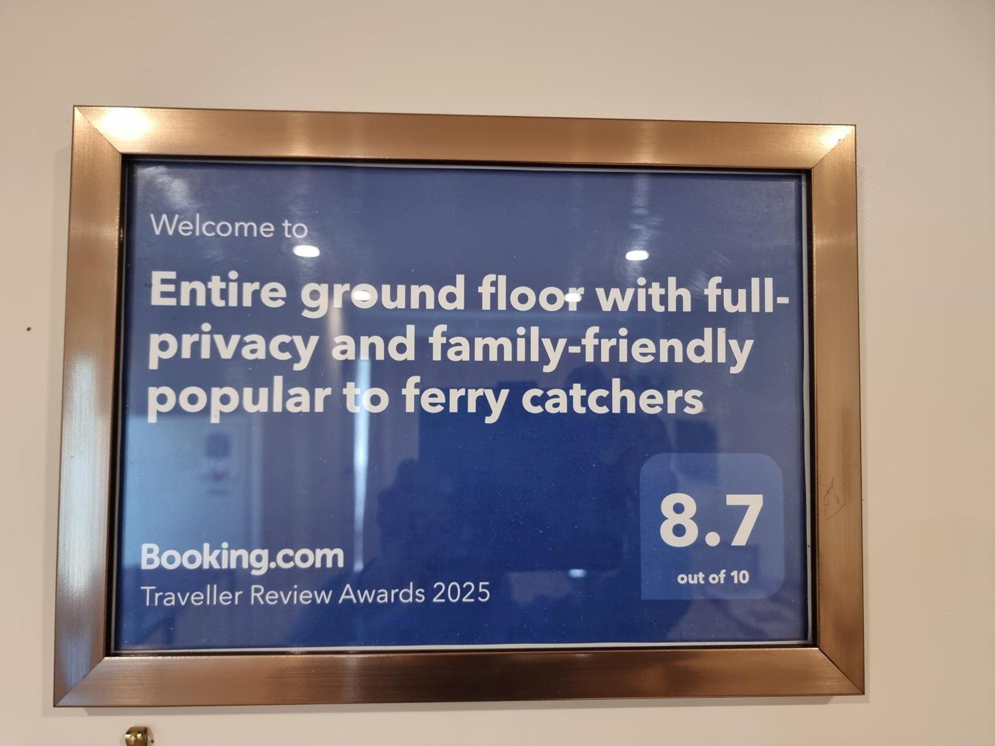 Entire Ground Floor With Full-Privacy And Family-Friendly Popular To Ferry Catchers Уелингтън Екстериор снимка